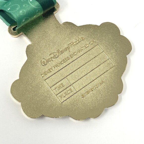 Disney Princess Enchanted 10K 2016 Finishers Medal With Ariel Seashell Design - Picture 3 of 5